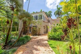 13599 Old Cutler Rd in Pinecrest, FL - Building Photo