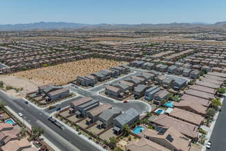 Highland Pointe in Las Vegas, NV - Building Photo - Building Photo