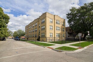 4715 W Cornelia Ave in Chicago, IL - Building Photo