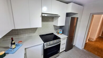 62 S Forster Park Dr, Unit Caroline Building in Oakville, ON - Building Photo - Building Photo