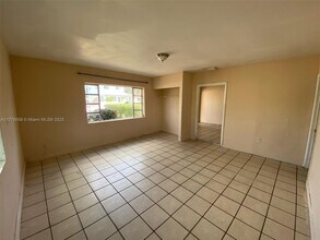 10470 SW 172nd St in Miami, FL - Building Photo - Building Photo