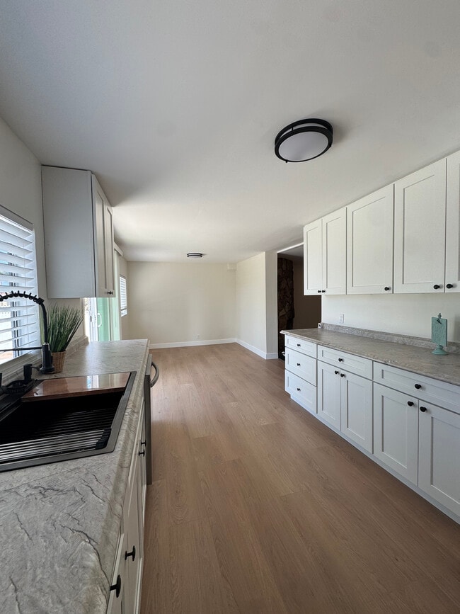 1734 Prospect Ave in Hermosa Beach, CA - Building Photo - Building Photo