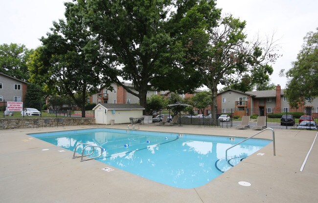 Westbrooke Glen in Shawnee, KS - Building Photo - Building Photo