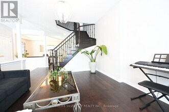 6 Truscott Ave in Georgina, ON - Building Photo - Building Photo