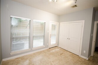 3802 Center Plaza Dr in Houston, TX - Building Photo - Building Photo
