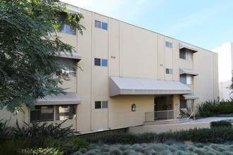 117 N Hamilton Dr in Beverly Hills, CA - Building Photo - Building Photo