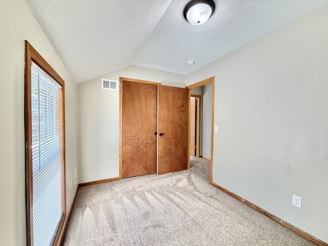 612 Cherry St in Janesville, WI - Foto de edificio - Building Photo