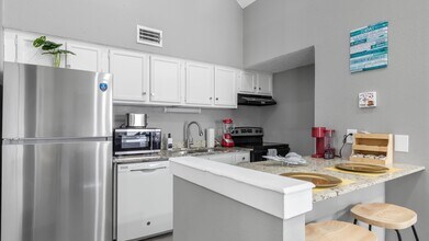 7900 Brookriver Dr, Unit 113 in Dallas, TX - Building Photo - Building Photo