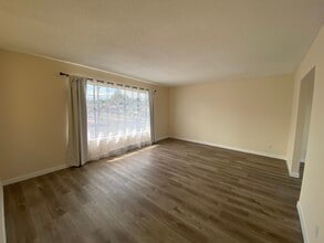 146 James St in Parksville, BC - Building Photo - Building Photo