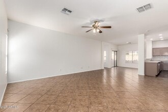 2556 W Amber Sun Dr in Phoenix, AZ - Building Photo - Building Photo