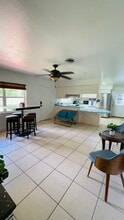 2155 Alafaya Trail, Unit Room in Oviedo, FL - Building Photo - Building Photo