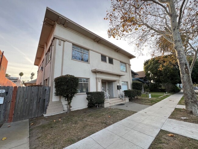 1520 E 1st St in Long Beach, CA - Building Photo - Building Photo
