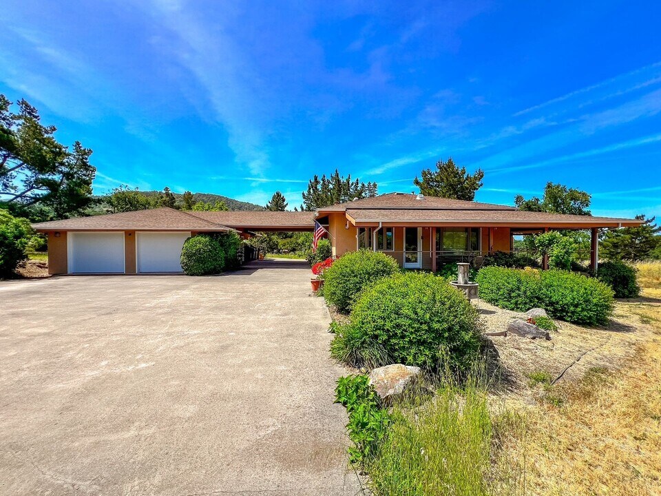 2113 Curry Ln in Napa, CA - Building Photo