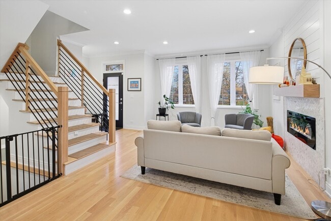 5240 W Winnemac Ave in Chicago, IL - Building Photo - Building Photo