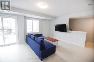 43 Zoisite Private in Ottawa, ON - Building Photo - Building Photo