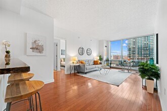 1 Shore Ln in Jersey City, NJ - Building Photo - Building Photo