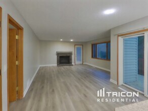 13537 Dellwood Ct in Rosemount, MN - Building Photo - Building Photo