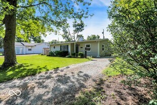 131 Belaire Dr in Whiteland, IN - Building Photo