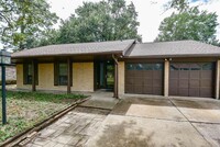 16315 Hollow Wood Dr in Houston, TX - Building Photo - Building Photo