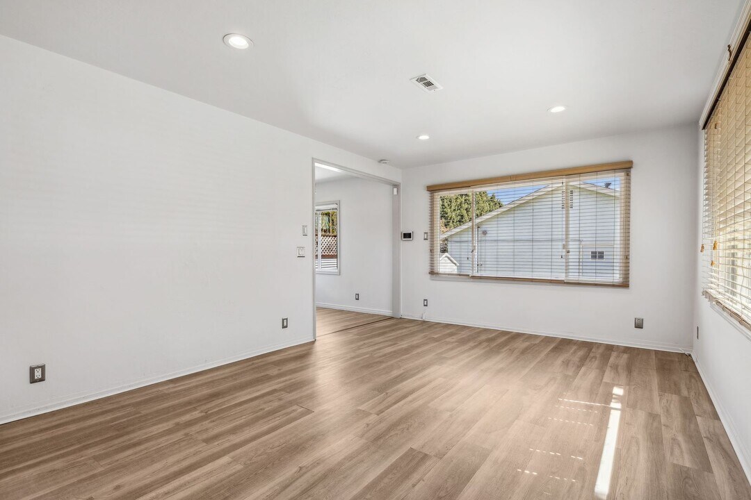 1618 Fernside Blvd in Alameda, CA - Building Photo