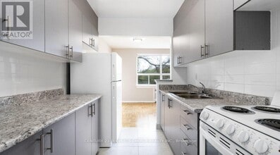 183 Berry Rd in Toronto, ON - Building Photo - Building Photo