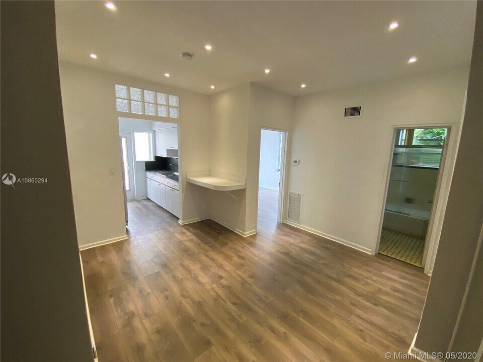 742 12th St-Unit -1 in Miami Beach, FL - Building Photo