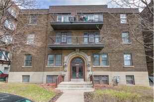 Prud'Homme Apartments in Montréal, QC - Building Photo