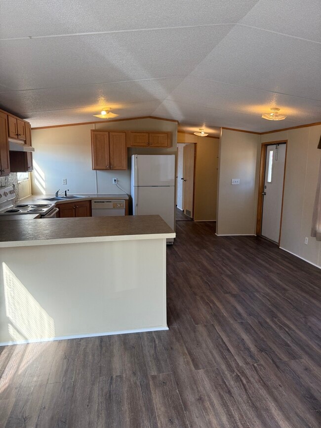 2070 Krist Ln in Pineville, LA - Foto de edificio - Building Photo