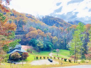 55 & 57 Observation Point Dr in Bryson City, NC - Building Photo - Building Photo