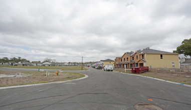 Century Lake Townhomes in Jacksonville, FL - Building Photo - Building Photo