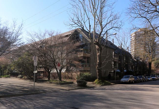 Pendrell Mews in Vancouver, BC - Building Photo - Building Photo