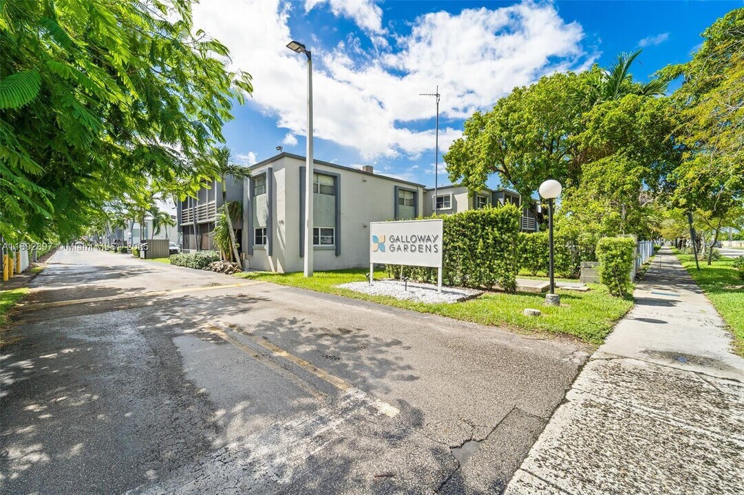 8764 SW 12th St in Miami, FL - Building Photo