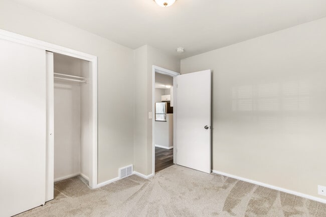 W164N8815 Mill St in Menomonee Falls, WI - Building Photo - Building Photo