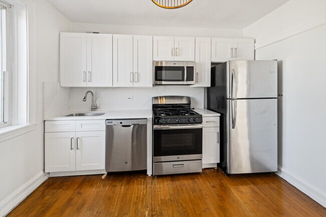 3050 W Cornelia Ave, Unit 3 in Chicago, IL - Building Photo - Building Photo