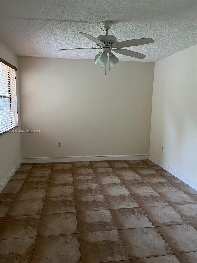 10255 NW 9th St Cir, Unit 105-7 in Doral, FL - Building Photo - Building Photo