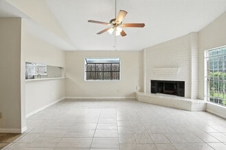 8611 Valley Ledge Dr in Houston, TX - Building Photo - Building Photo