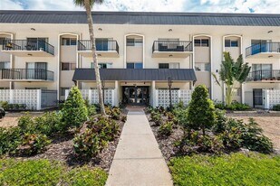 4610 W Gray St in Tampa, FL - Building Photo