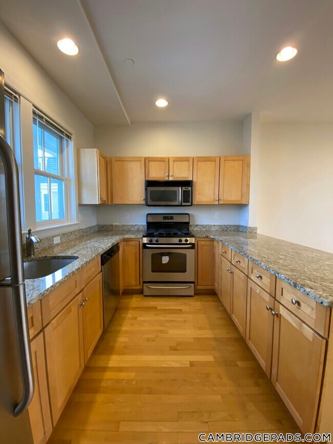 110 Second St, Unit PH09 in Cambridge, MA - Building Photo - Building Photo