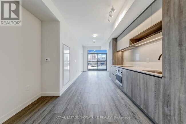 181-181 Sterling Rd in Toronto, ON - Building Photo - Building Photo