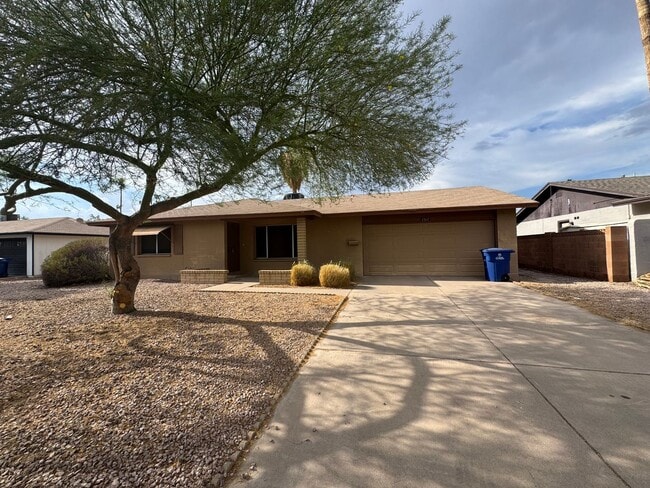 property at 2312 E Balboa Dr