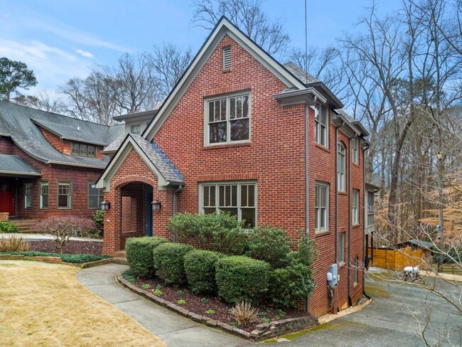 467 Chelsea Cir NE in Atlanta, GA - Building Photo - Building Photo