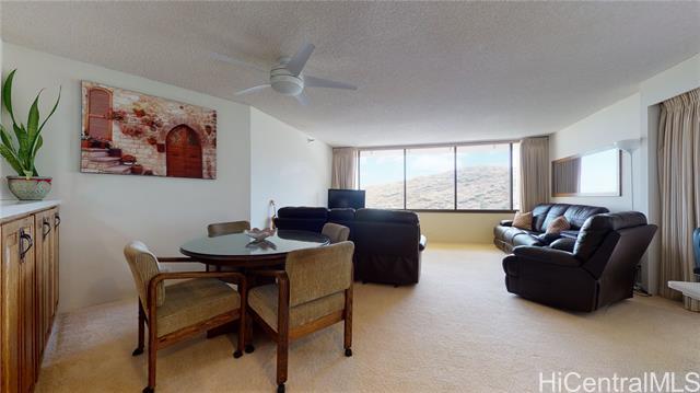 555 Hahaione St in Honolulu, HI - Building Photo - Building Photo