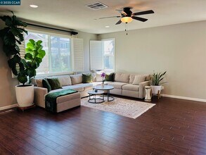 908 Poppy Dr in Brentwood, CA - Building Photo - Building Photo