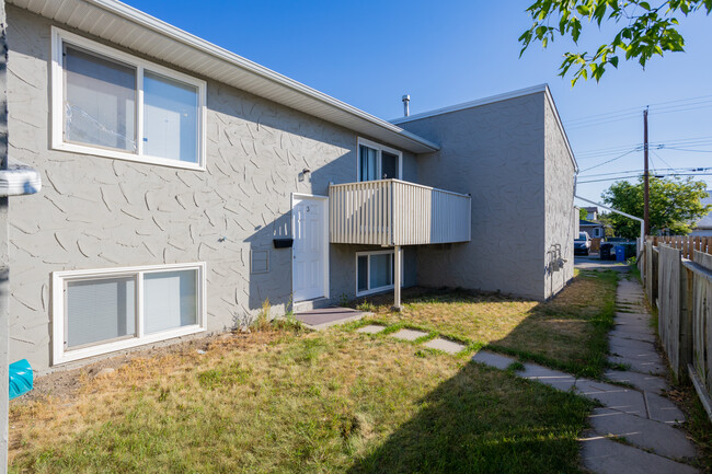 4604 73 St NW in Calgary, AB - Building Photo - Primary Photo