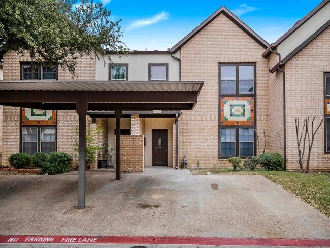 2445 Monarch Dr in Laredo, TX - Foto de edificio - Building Photo