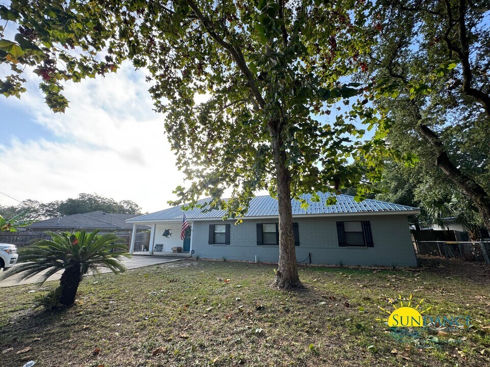 370 Osborne Dr NE in Fort Walton Beach, FL - Building Photo