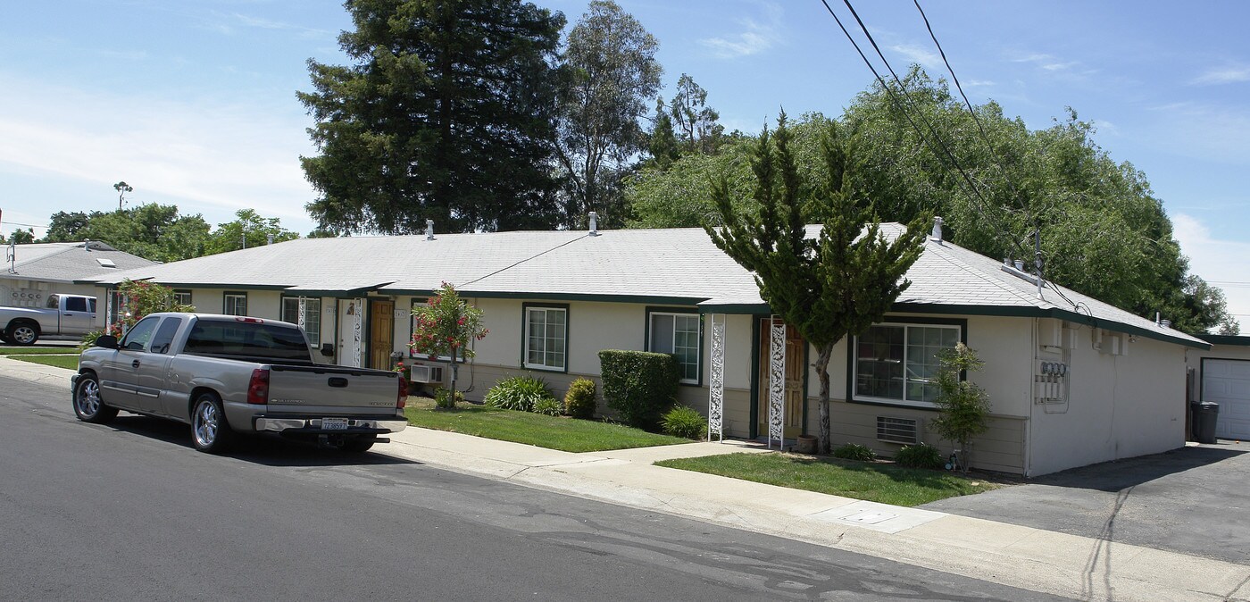 1433-1439 Carleton Dr in Concord, CA - Foto de edificio