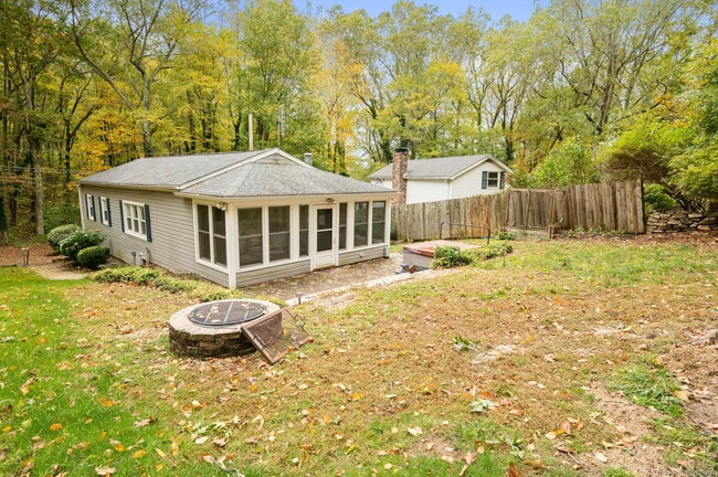 87B Cottage Rd in Montville, CT - Building Photo - Building Photo