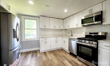 111 Demorest Ave in Woodbridge Township, NJ - Building Photo - Building Photo