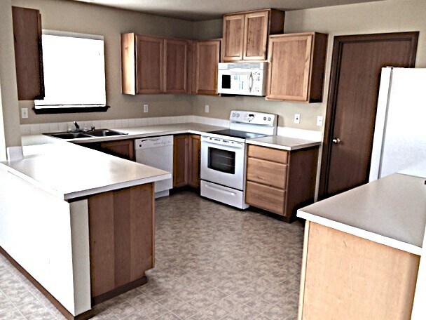 1110 Boatman Ave NW in Orting, WA - Foto de edificio - Building Photo